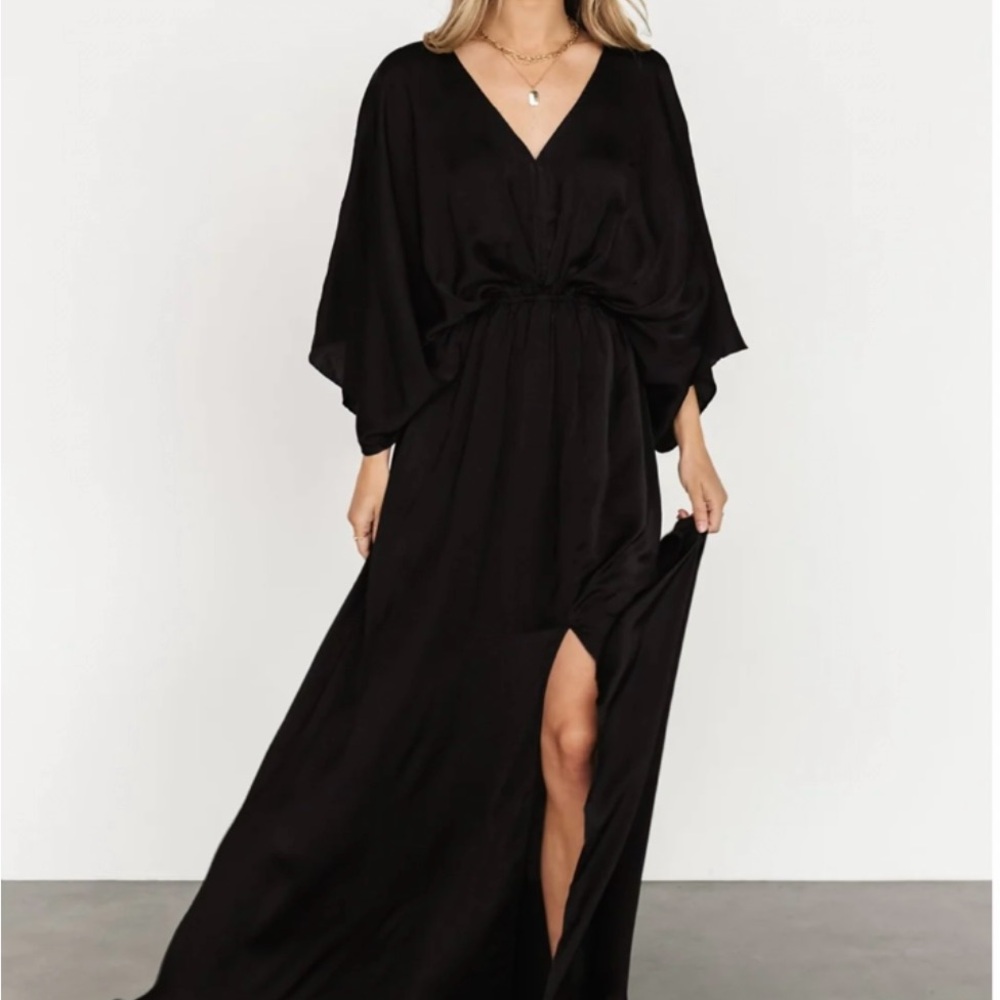 Aakaa Black Maxi Gown with V-Neck and Slit
